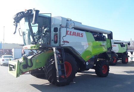 Зерноуборочный комбайн Claas TRION 520